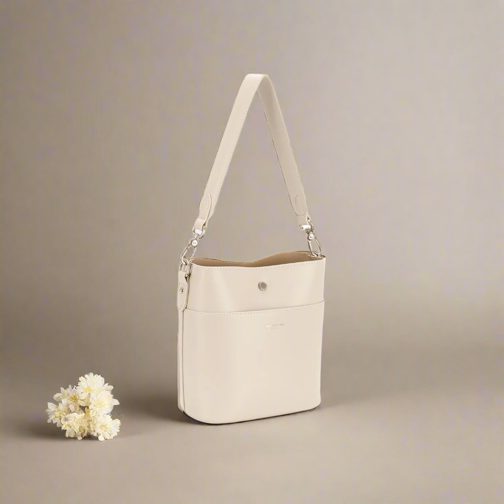 David Jones Leather Shoulder Bag. Creamy White.