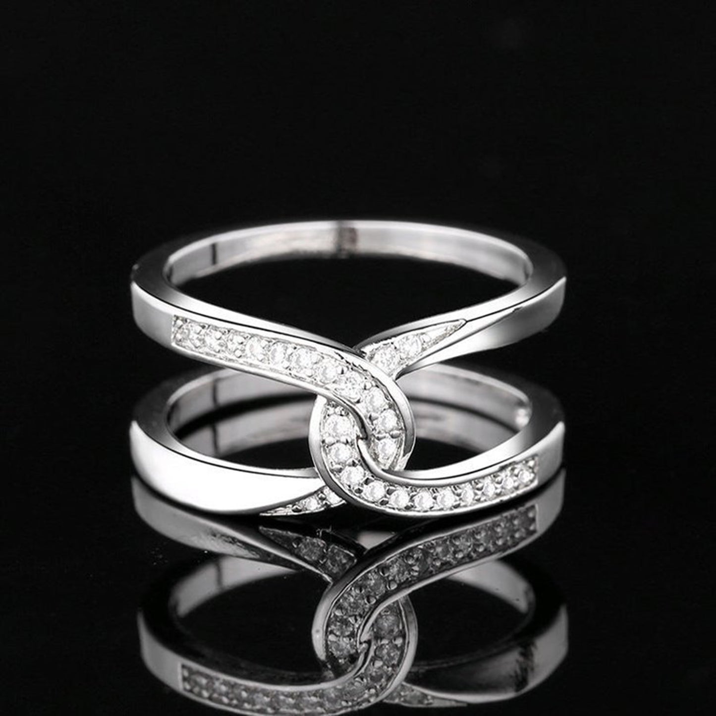 Twisted Inlaid Zircon Double-Layered Ring. Silver.