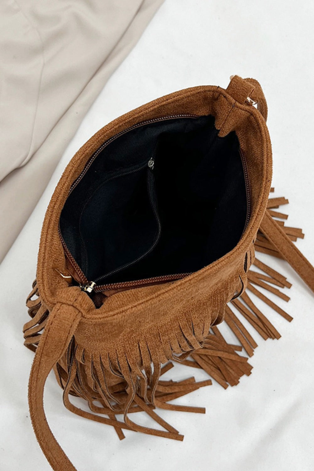 Suede Fringe Shoulder Bag. Brown.