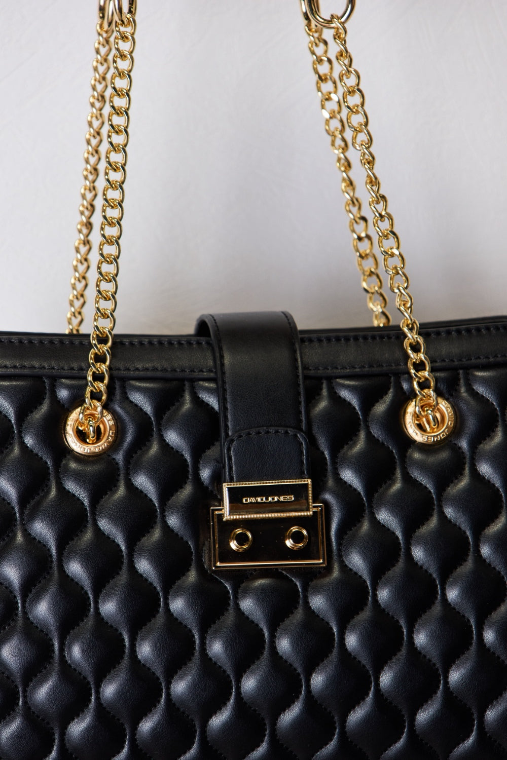 Quilted PU Leather Handbag. Black.