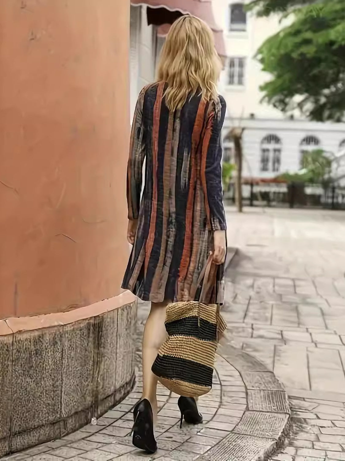 Full Size Contrast Stripes Mini Dress. Navy.