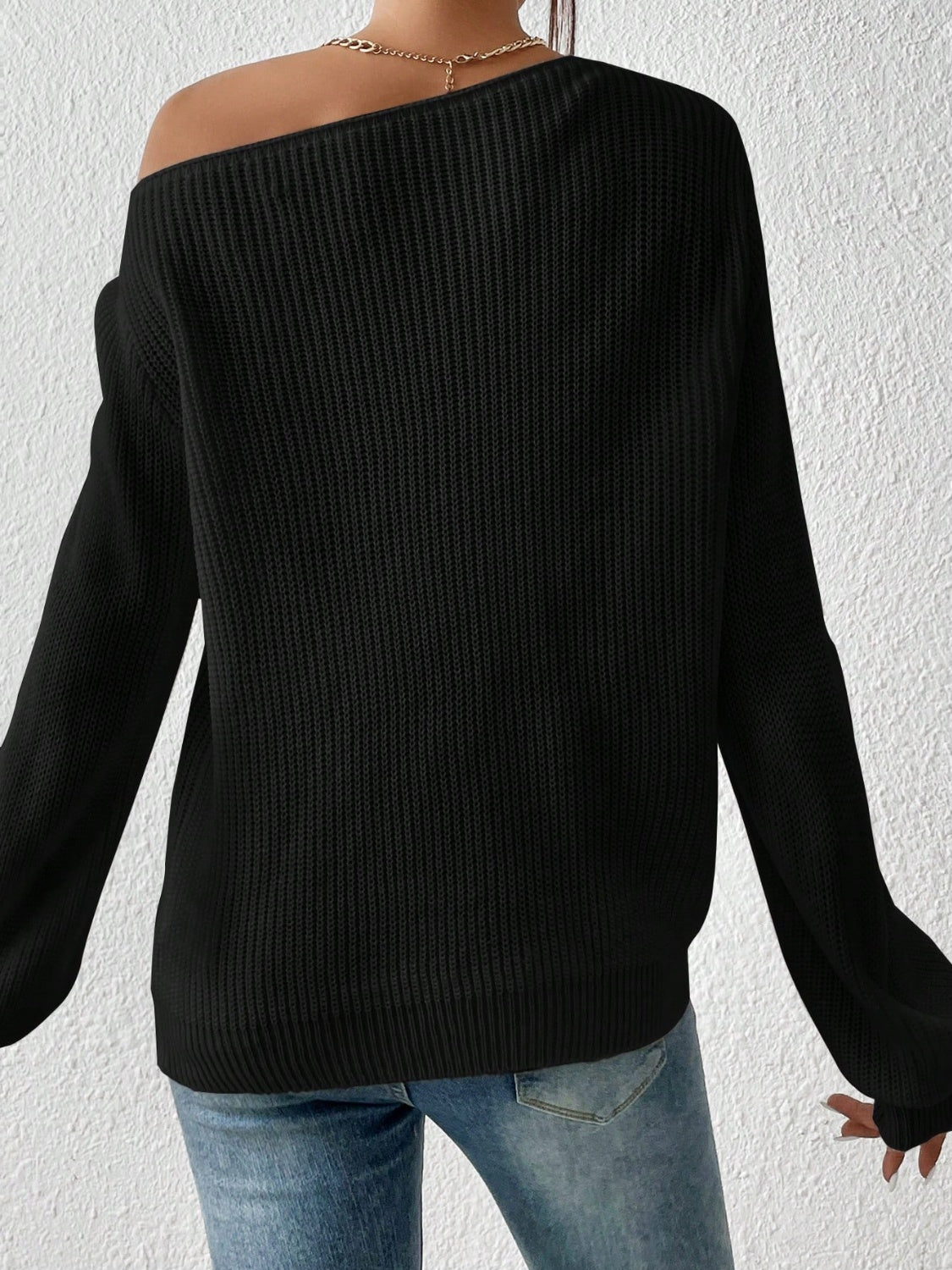 Single Shoulder Long Sleeve Sweater. Black.