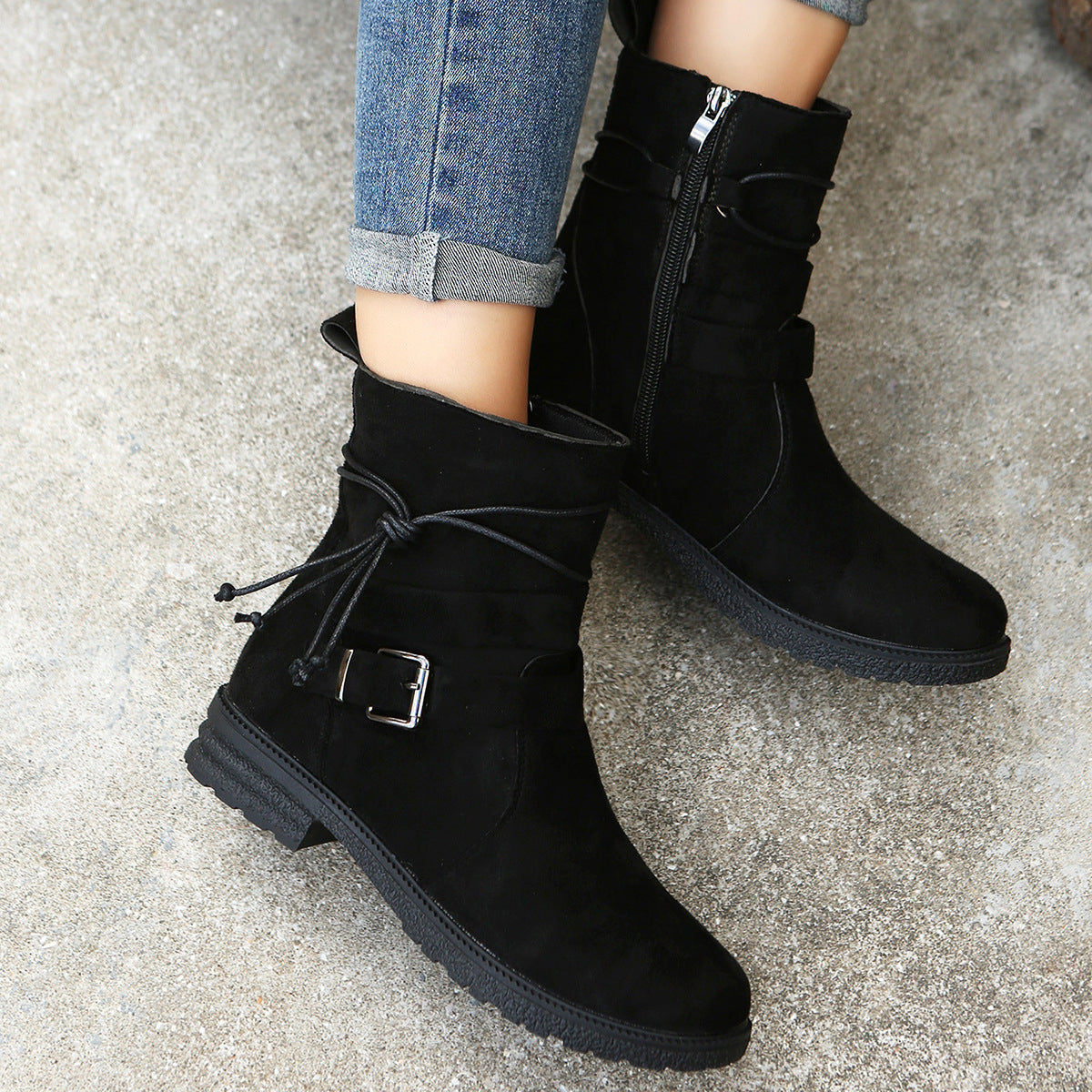 Suede Round Toe Boots. Black.