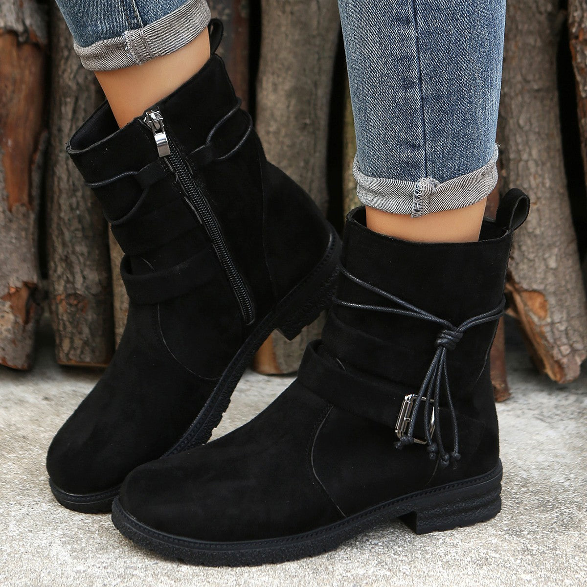 Suede Round Toe Boots. Black.