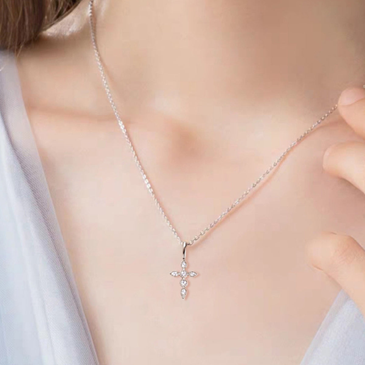  925 Sterling Silver Moissanite Cross Pendant Necklace.  Silver.