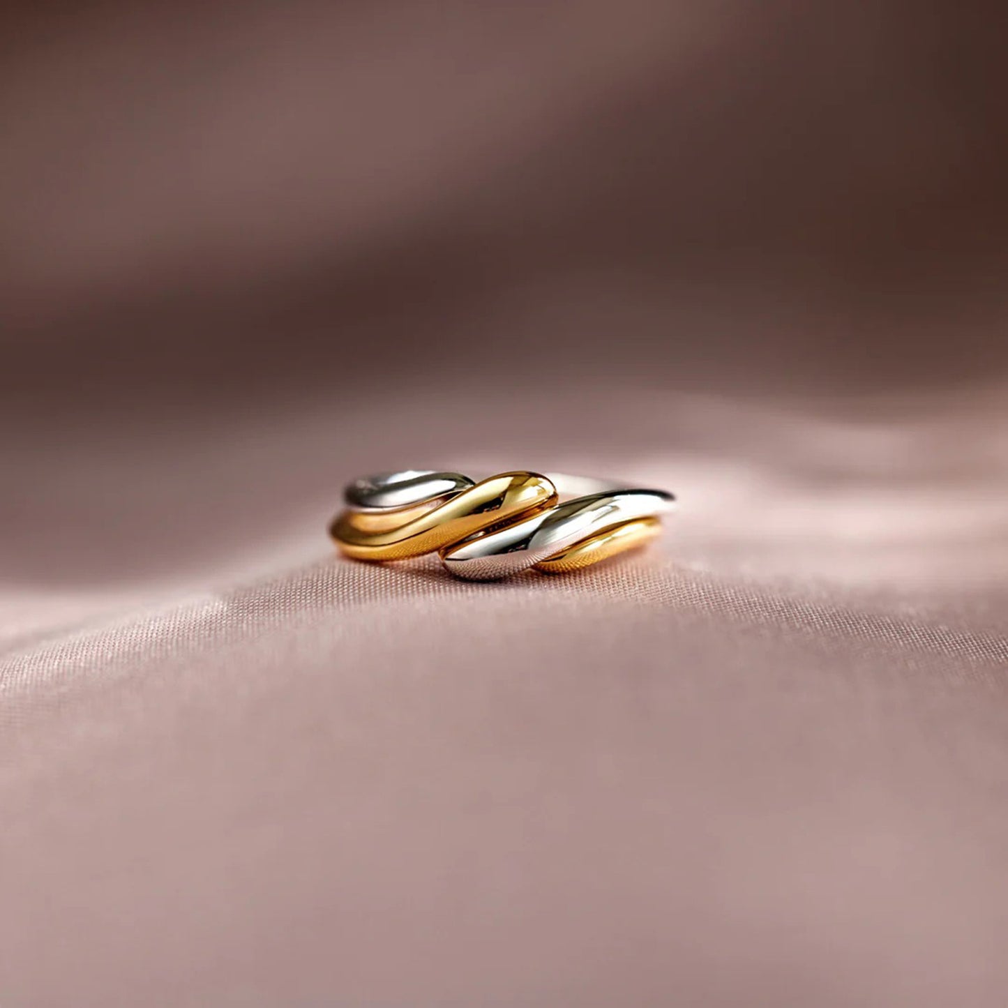 Sterling Silver Twisted Open Ring. Gold.