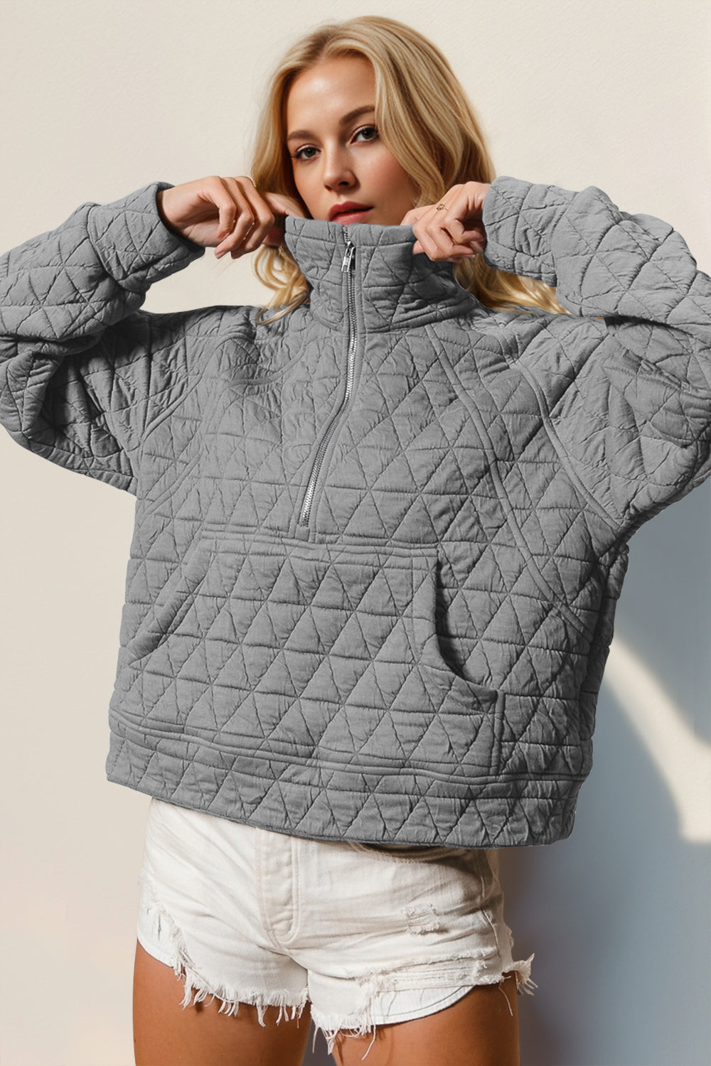 Quilted Sweatshirt with Pocket. Gray.