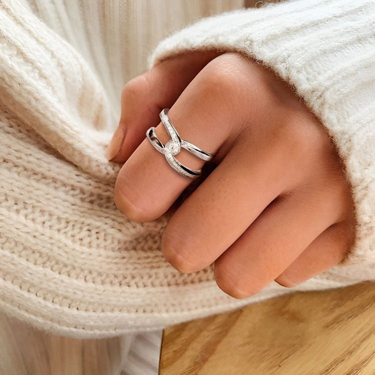 Twisted Inlaid Zircon Double-Layered Ring. Silver.