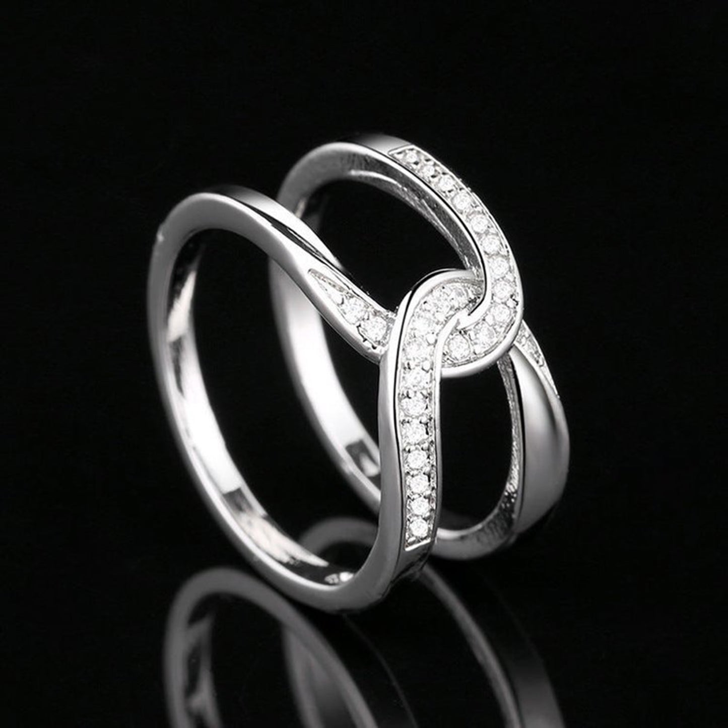 Twisted Inlaid Zircon Double-Layered Ring. Silver.